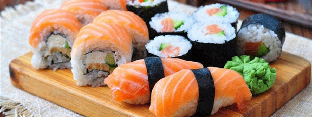 Эксперты назвали вред и пользу суши