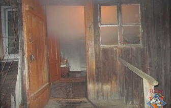 В Волковыске на пожаре в жилом доме спасен человек (фото)