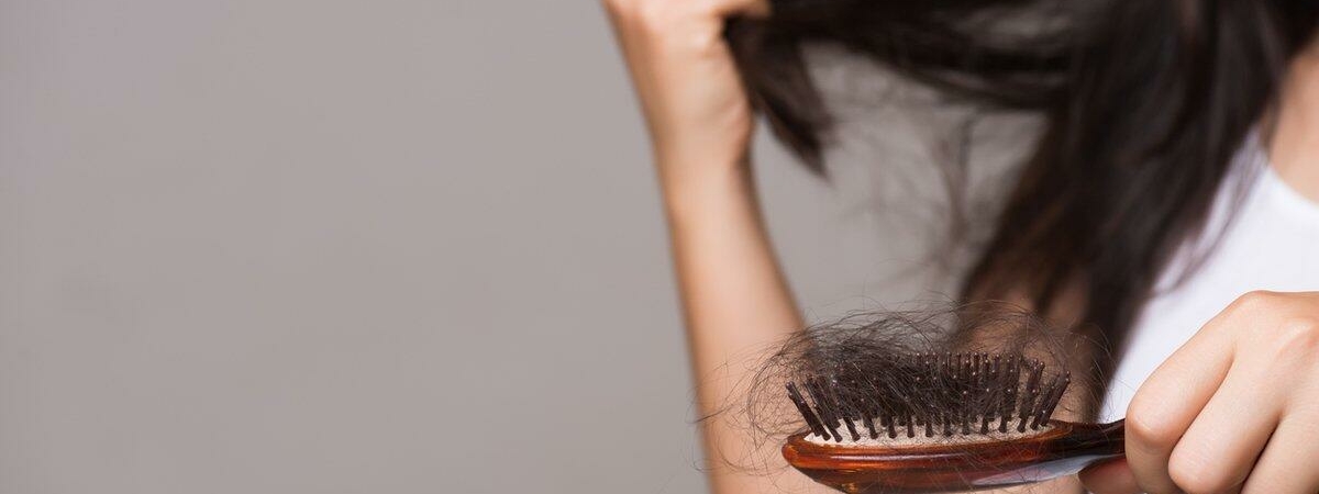 Названы лучшие альтернативы лекарствам от выпадения волос