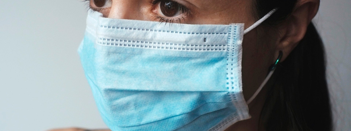 Британские дерматологи рассказали, как ухаживать за кожей лица после ношения маски