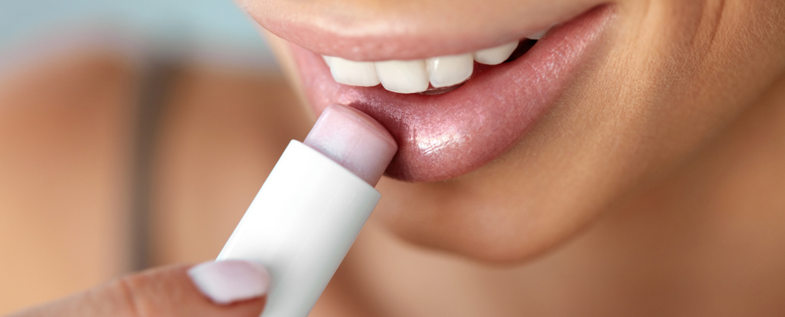 «Избегайте бальзамов с эвкалиптом»: Врач рассказал, как лечить воспаленные губы