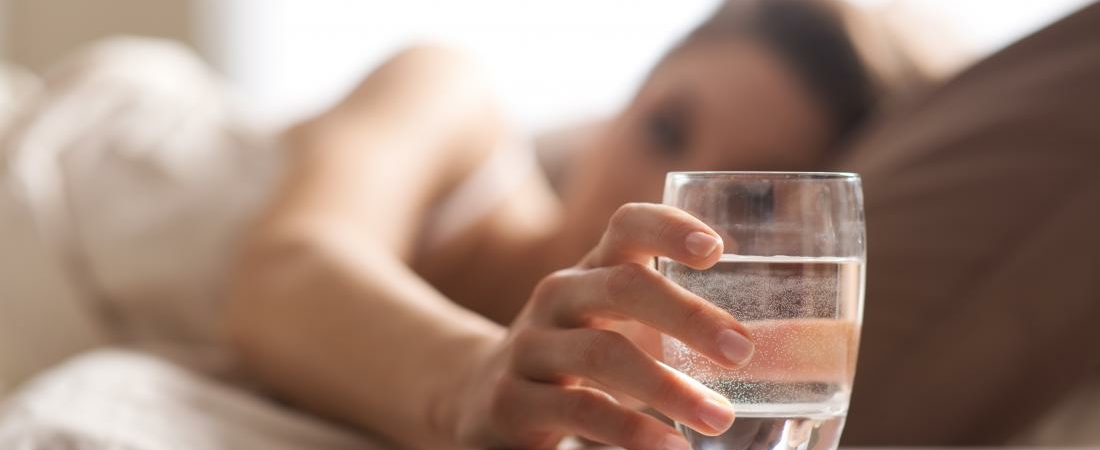 Питье воды по японской схеме поможет справиться со многими недугами