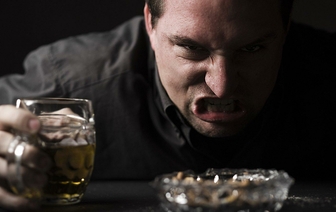 Ученые определили, как алкоголь вызывает агрессию