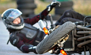 Под Волковыском Ауди сбила мотоциклиста: байкера спас шлем и спецзащита