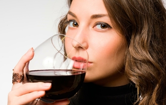 Вся правда о влиянии красного вина на состояние кожи