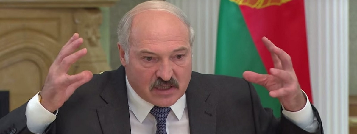 Лукашенко заявляет, что не отдаст власть