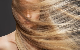 Почему выпадают волосы: врачи назвали причины