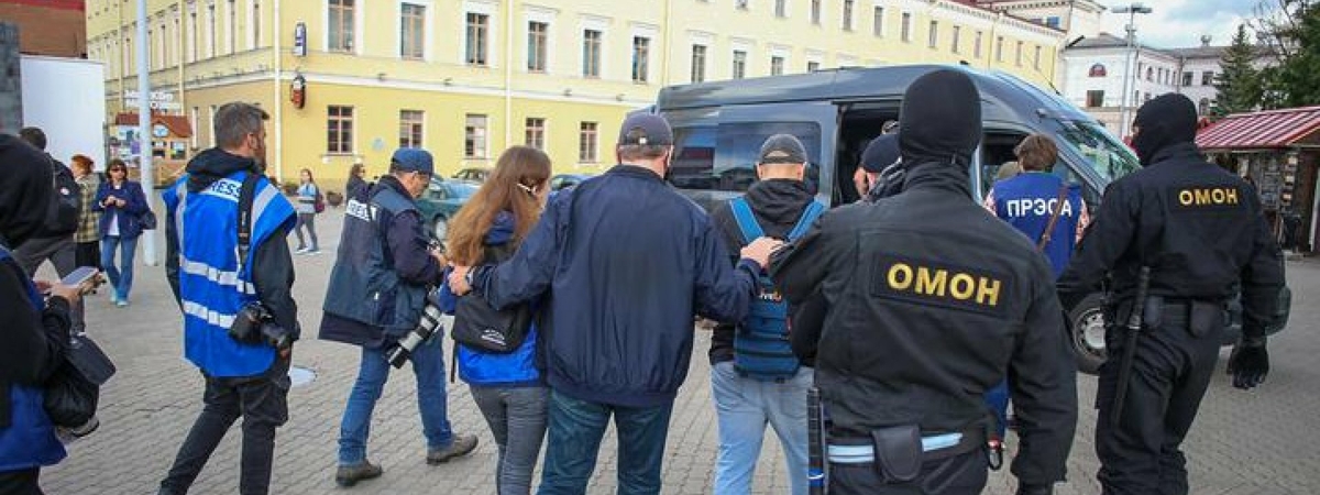 Иностранных журналистов массово лишают аккредитации в Беларуси