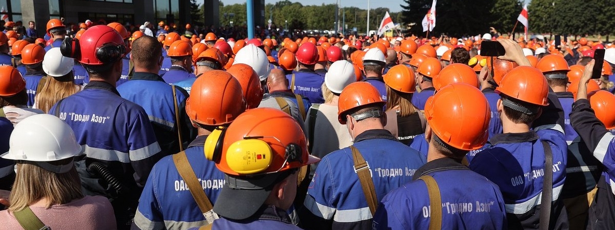 70 работников «Гродно Азот» в знак протеста написали заявления об увольнении