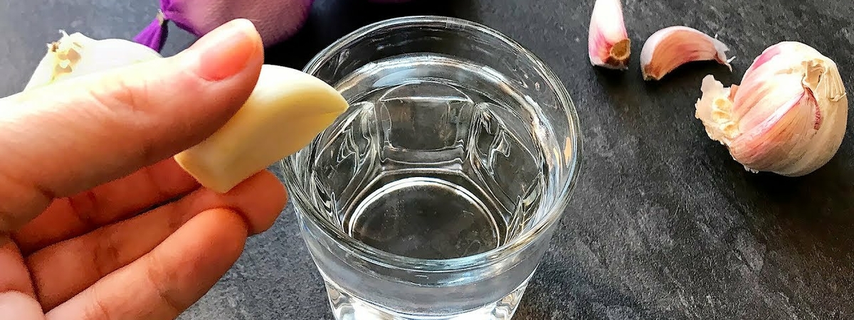 Сыпь на коже и депрессия – признаки паразитов: Чесночная вода поможет вывести глисты