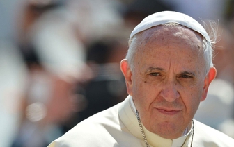 Папа Римский Франциск призвал к миру на трех языках