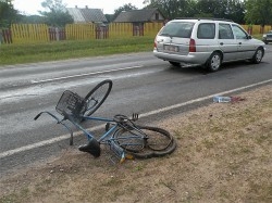 Велосипедист попал под колеса автомашины