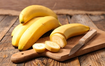 «Туши бычок – ешь витамины». Врачи рассказали, как с помощью бананов можно бросить курить