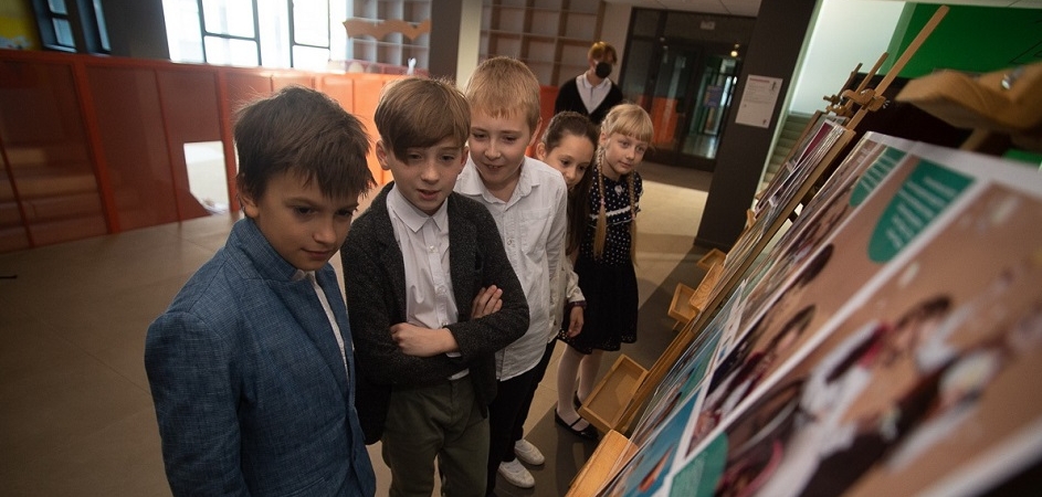 В школах Беларуси прошла фотовыставка о детях с инвалидностью
