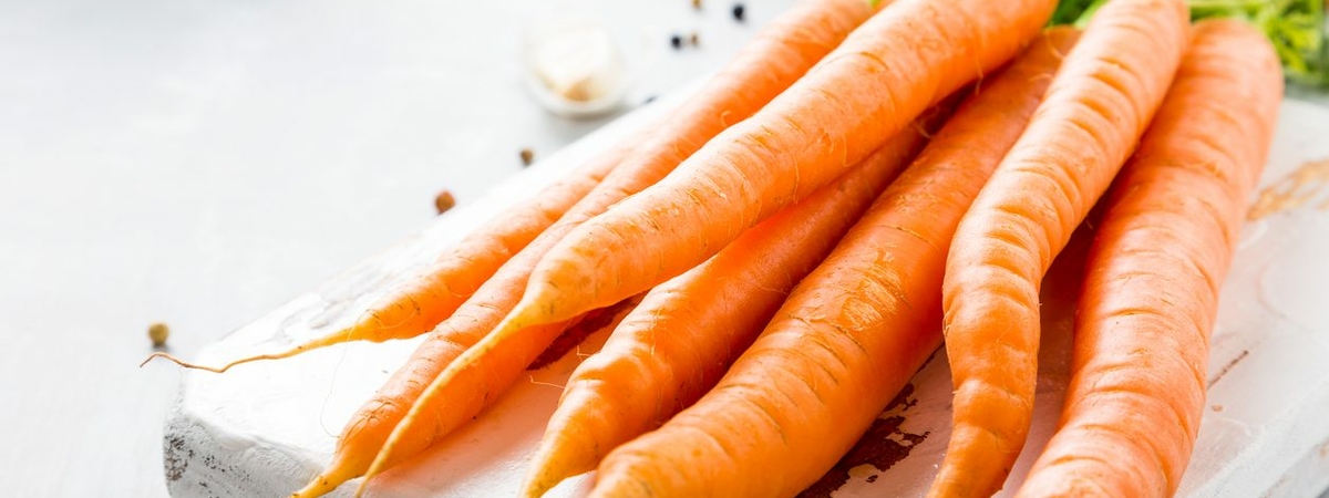 «Про витамин А забыть»: Врачи объяснили, каким пенсионерам нельзя есть морковь