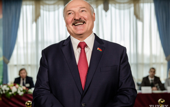 Лукашенко подал в ЦИК документы на регистрацию инициативной группы кандидата в президенты