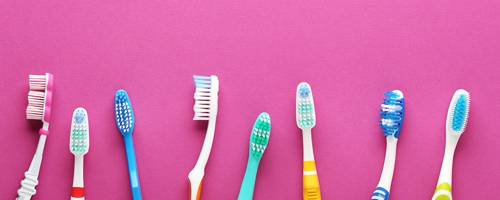 Почистил зубы – счесал эмаль: Эксперты нашли вредные вещества в зубной щетке