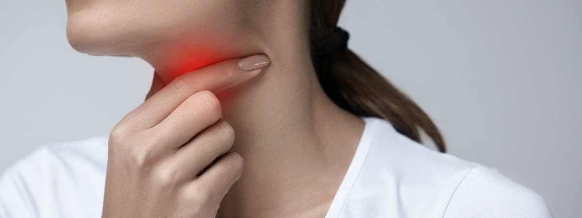 Боль в горле – предвестник дифтерии: Врачи назвали первые симптомы опасной болезни