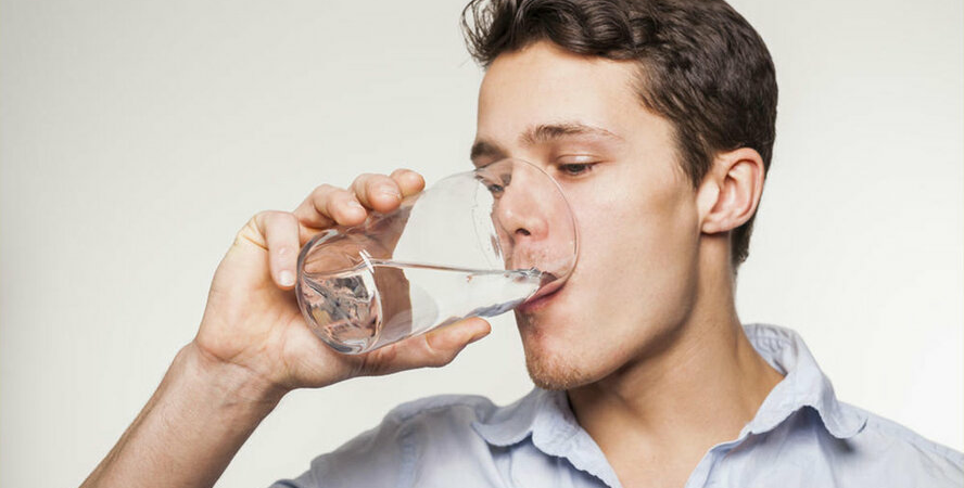 Врачуролог Мужчинам надо пить 2 литра в день