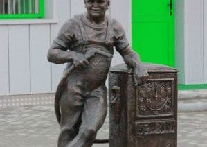 Подряд платежом красен или как стройтрест № 32 проспонсировал появление скульптуры заправщика в Гродно