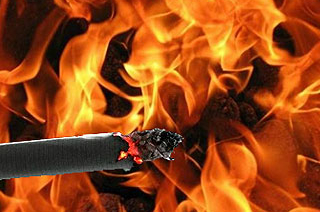 Сигарета послужила причиной гибели на пожаре мужчины в деревне Семеново (видео)
