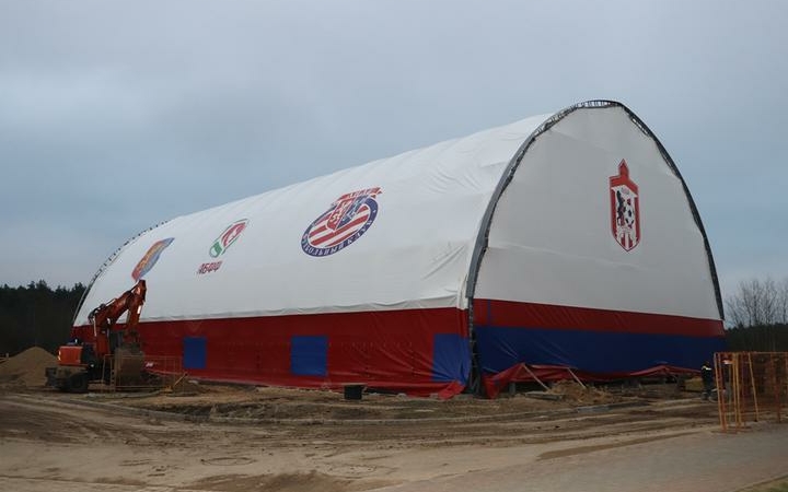 В Лиде начнет работать крытая площадка для мини-футбола. Говорят, таких в Беларуси больше нет