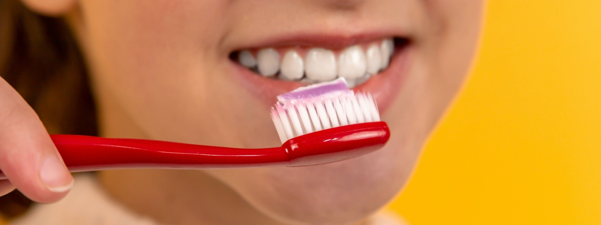 Выбор зубной пасты: основные правила и практические советы