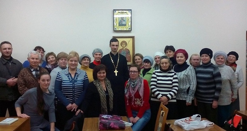Клирик кафедрального собора Волковыска посетил с лекцией воскресную школу для взрослых при храме поселка Красносельский
