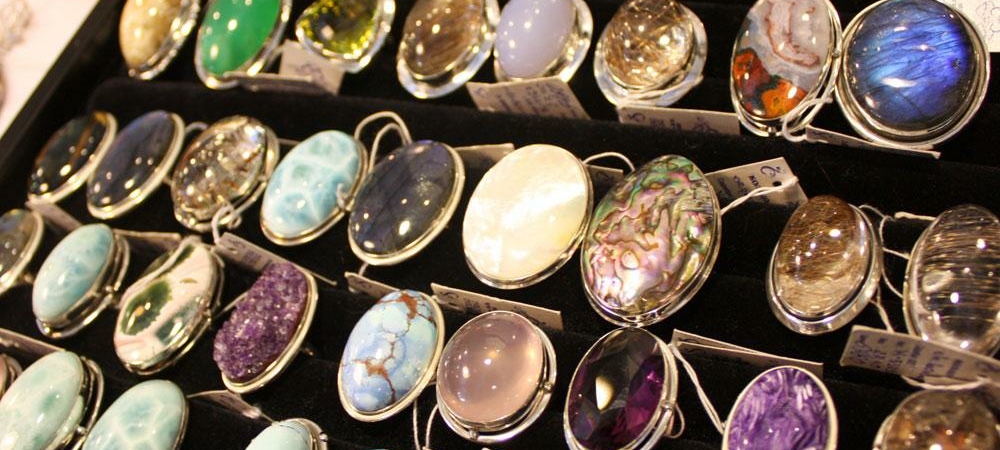 9 украшений из камней-самоцветов, которые притягивают богатство