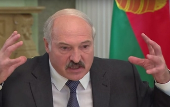 Лукашенко заявляет, что не отдаст власть