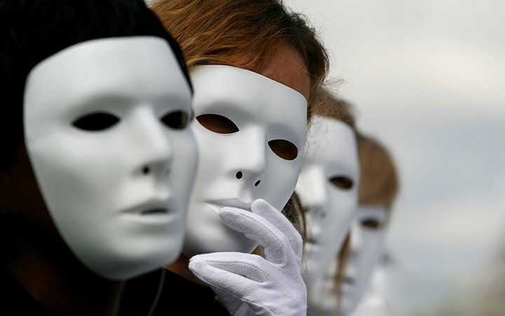 Социальные маски: какие роли мы играем в жизни