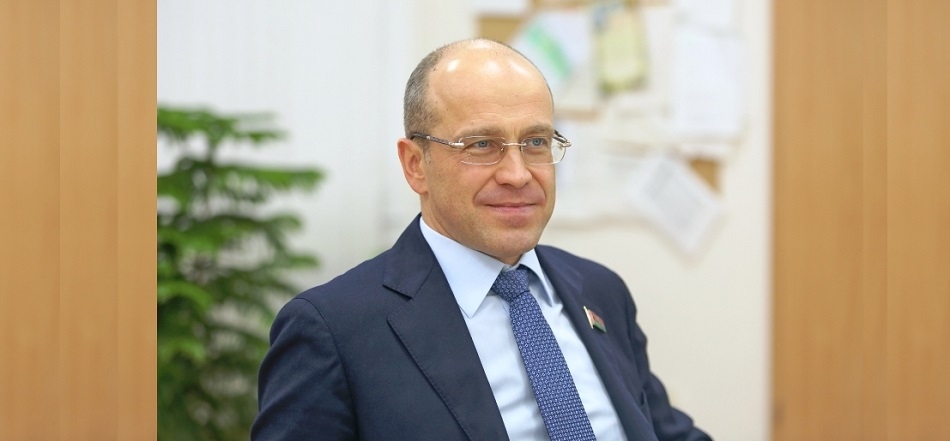 Член Совета Республики Валентин Байко провел «прямую телефонную линию»