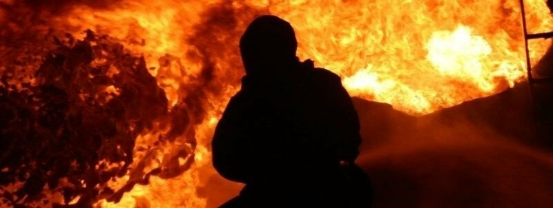 В Волковыске на территории частного домовладения горела хозпостройка