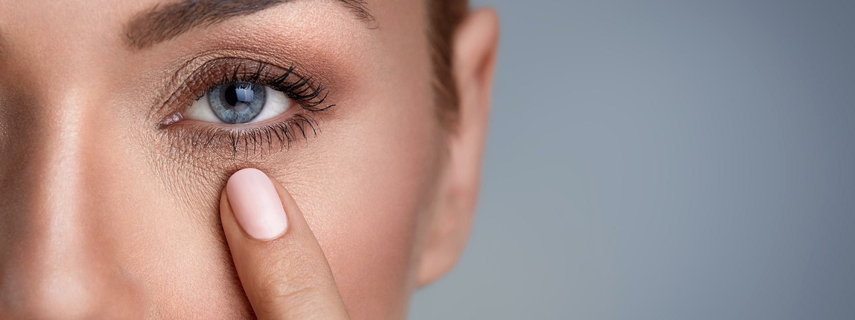 Медики назвали причины преждевременного старения кожи вокруг глаз