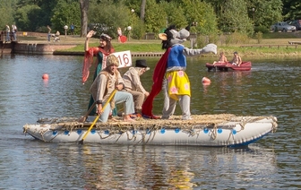 На Августовском канале волковычане играли в болотный футбол и плавали на «ваўкаяках» (ФОТО)