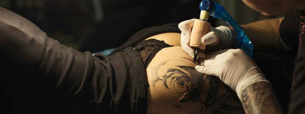 Эксперты назвали самые болезненные места для татуировок