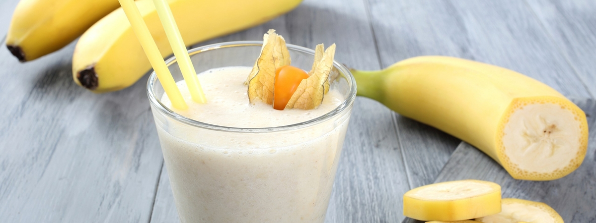 Молочно-банановый коктейль с мёдом поможет обрести здоровый сон