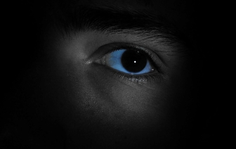 Разработаны капли для глаз, позволяющие видеть в полной темноте