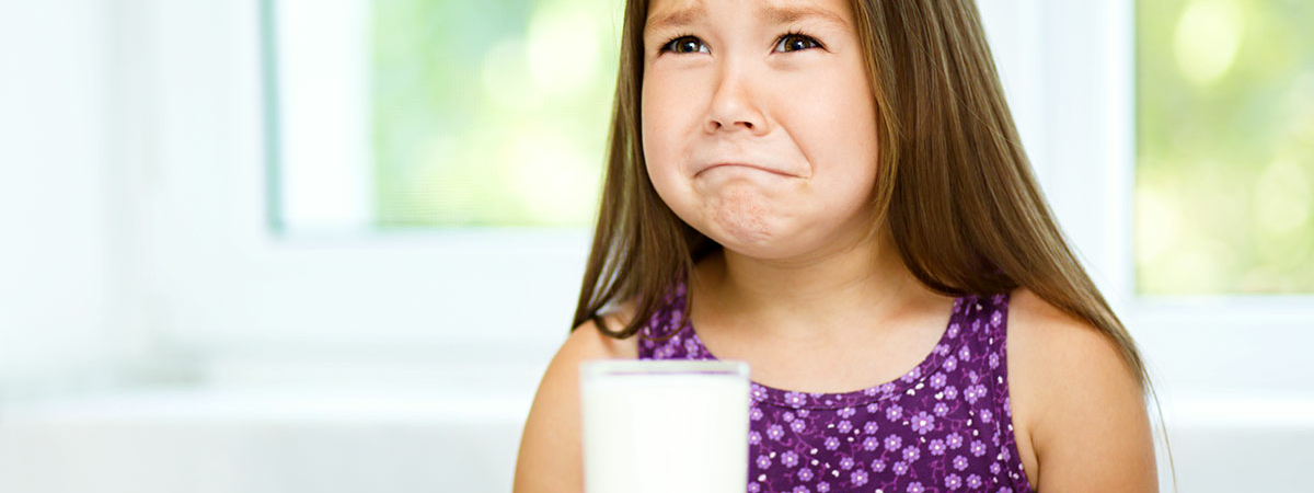 6 весомых причин не давать детям пить молоко