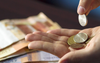 Реальные денежные доходы белорусов в январе-апреле выросли на 5,7%