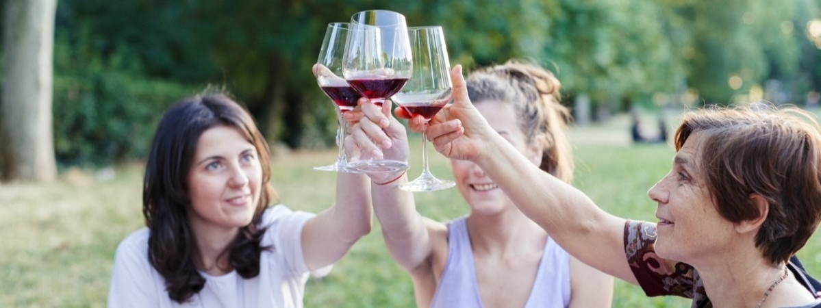 Исследование выяснило: выпитый бокал вина позитивно влияет на сердце женщин