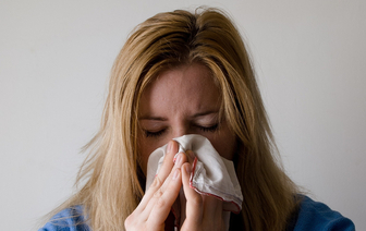 Медики рассказали, о возможных осложнениях простуды