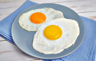 Ученые опровергли пользу яичницы на завтрак