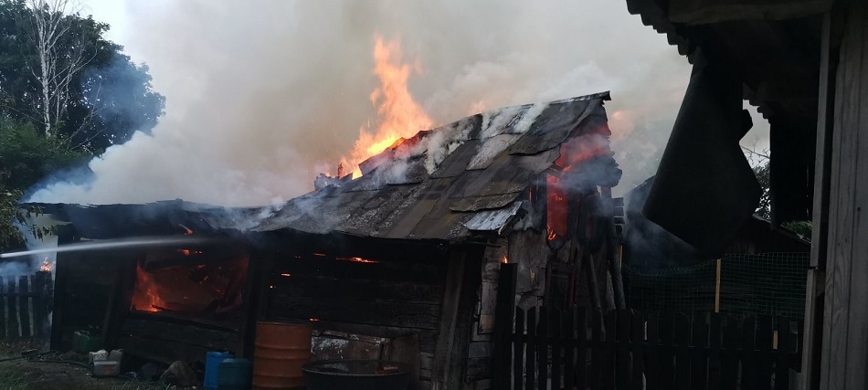 В Волковыске по ул. Комарова горел сарай