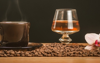 Ученые отыскали новую пользу для здоровья от алкоголя и кофе
