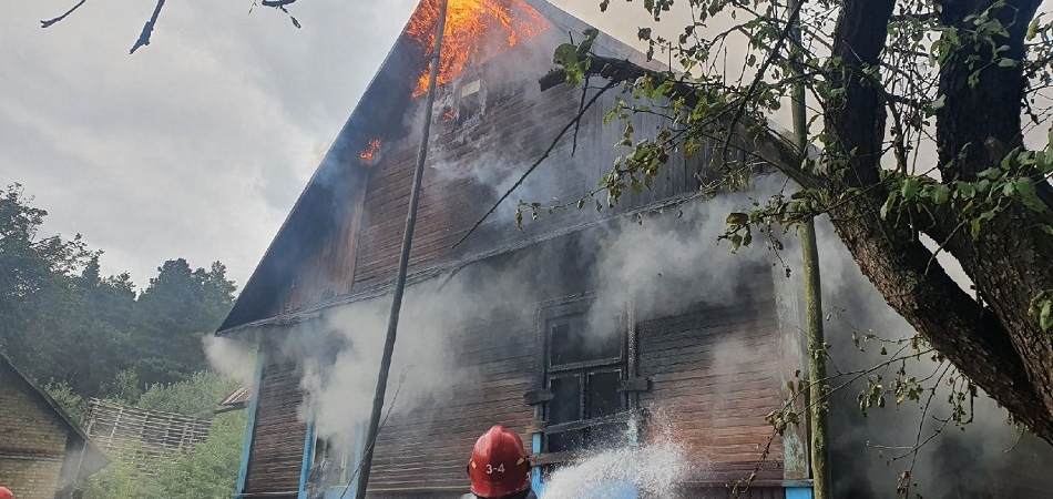 В Волковыске горел нежилой дом