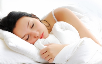 Диетологи назвали эффективный способ худеть во сне