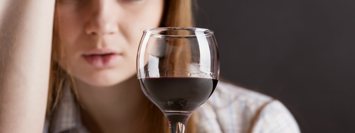 Ученые назвали главную причину женского алкоголизма