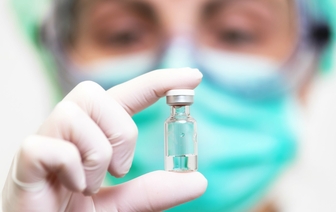 Россия первой в мире зарегистрирует вакцину от коронавируса
