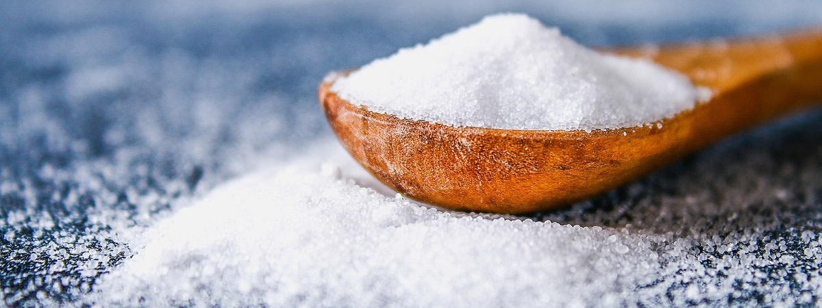 Больше не белая смерть: Когда соль необходима в рационе, рассказал эндокринолог